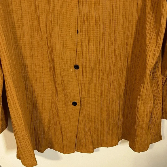 Elegant Gold Button up Long sleeve Blouse size XL loose fitting flared hem - Picture 8 of 16
